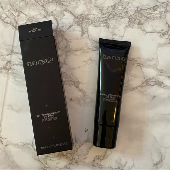 laura mercier Other - laura mercier tinted moisturizer oil free 1w1 porcelain exp10/22